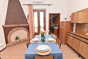 IzzHome Colonial