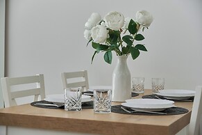 Spacious Apartment by Renters