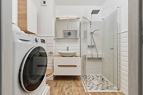 Spacious Apartment by Renters