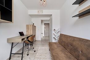 Spacious Apartment by Renters
