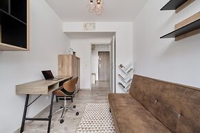 Spacious Apartment by Renters