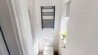 Stunning City Centre-uni Town House