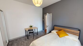 Stunning City Centre-uni Town House