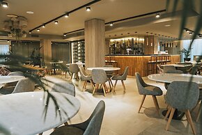 Howard Johnson Plaza La Ribera