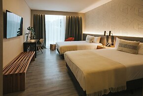 Howard Johnson Plaza La Ribera