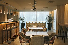 Howard Johnson Plaza La Ribera