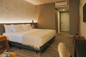 Howard Johnson Plaza La Ribera