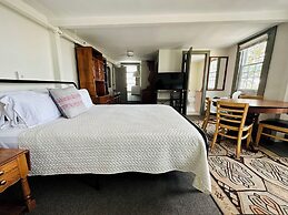 Inn at Gifford House