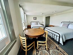 Inn at Gifford House