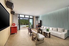 Hualuxe Sanya Yalong Bay Resort