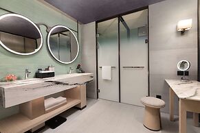 Hualuxe Sanya Yalong Bay Resort