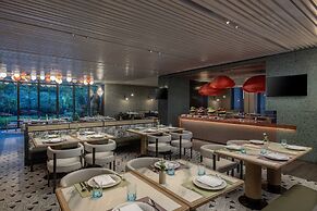 Hualuxe Sanya Yalong Bay Resort