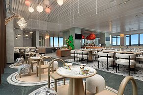 Hualuxe Sanya Yalong Bay Resort