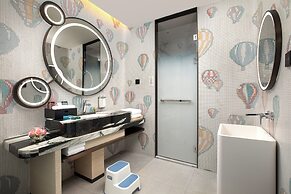 Hualuxe Sanya Yalong Bay Resort