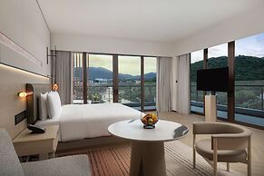 Hualuxe Sanya Yalong Bay Resort