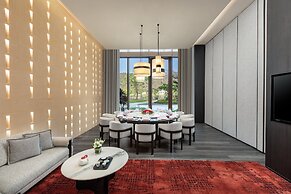 Hualuxe Sanya Yalong Bay Resort