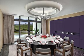 Hualuxe Sanya Yalong Bay Resort