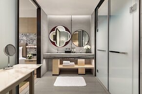 Hualuxe Sanya Yalong Bay Resort