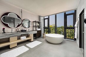 Hualuxe Sanya Yalong Bay Resort