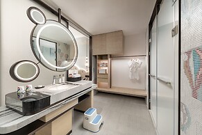 Hualuxe Sanya Yalong Bay Resort