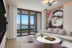 Hualuxe Sanya Yalong Bay Resort