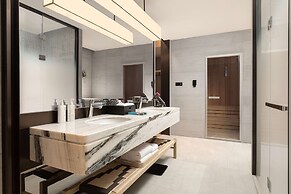 Hualuxe Sanya Yalong Bay Resort