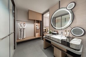 Hualuxe Sanya Yalong Bay Resort