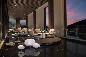 Hualuxe Sanya Yalong Bay Resort