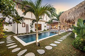 Villa Parasol by Alfred in Bali
