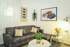 Charming 2BR in Haifa by Sea N' Rent