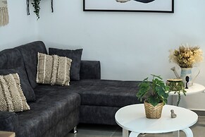 Charming 2BR in Haifa by Sea N' Rent