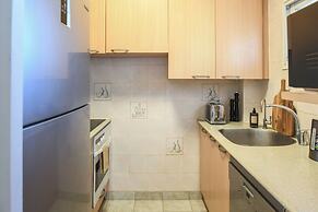 3BR SeaView Apt by the Beach by SeaNRent