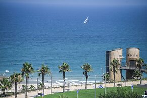 3BR SeaView Apt by the Beach by SeaNRent