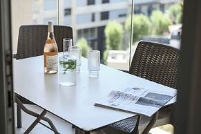 3BR SeaView Apt by the Beach by SeaNRent