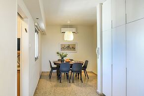 3BR SeaView Apt by the Beach by SeaNRent