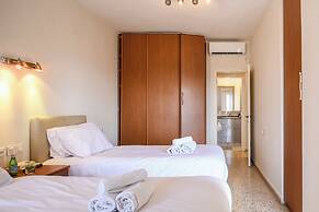 3BR SeaView Apt by the Beach by SeaNRent