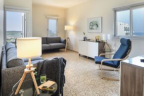 3BR SeaView Apt by the Beach by SeaNRent