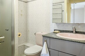 3BR SeaView Apt by the Beach by SeaNRent