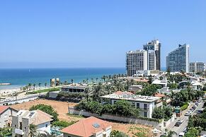 3BR SeaView Apt by the Beach by SeaNRent