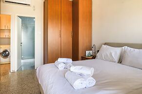 3BR SeaView Apt by the Beach by SeaNRent