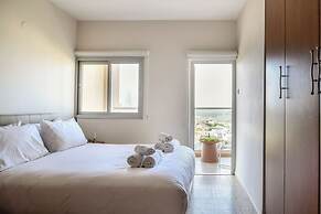 3BR SeaView Apt by the Beach by SeaNRent