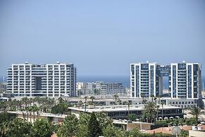 3BR SeaView Apt by the Beach by SeaNRent