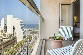 3BR SeaView Apt by the Beach by SeaNRent