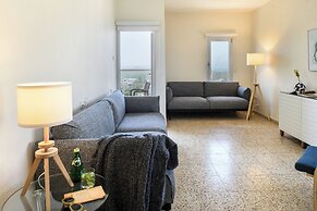 3BR SeaView Apt by the Beach by SeaNRent