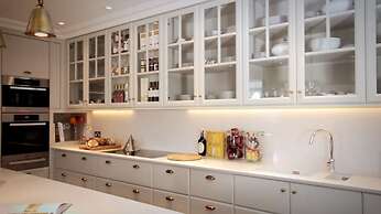 Beautiful 4-bed Flat in Mayfair