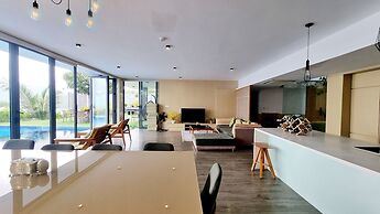 The Ocean Front Villa Nha Trang Abogo