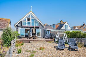 Pebbles View Overlooking the Beautiful Pevensey Bay Beach
