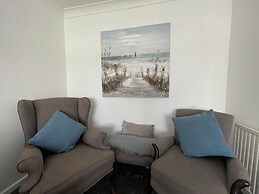 Blissful Bay Just a Stone s Throw Away