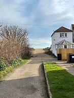 Blissful Bay Just a Stone s Throw Away