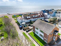 Blissful Bay Just a Stone s Throw Away